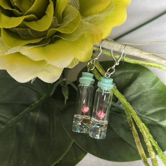 Resin Earrings Dried Flower - Picture 4 of 14